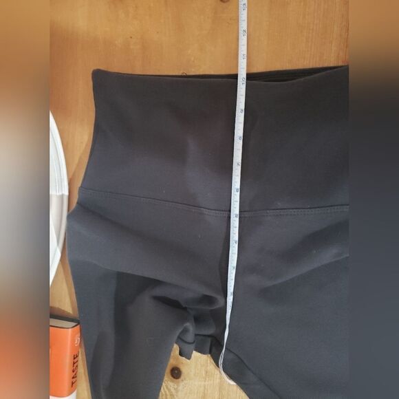 Svelte Small NWT Dark Grey Tummy Control Cropped Ruched Capri Leggings Yoga - Picture 10 of 11